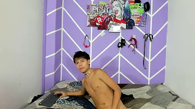 Fresahot2005 online show from 12/10/24, 11:08