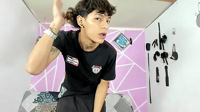 Fresahot2005 online show from 01/30/25, 07:15