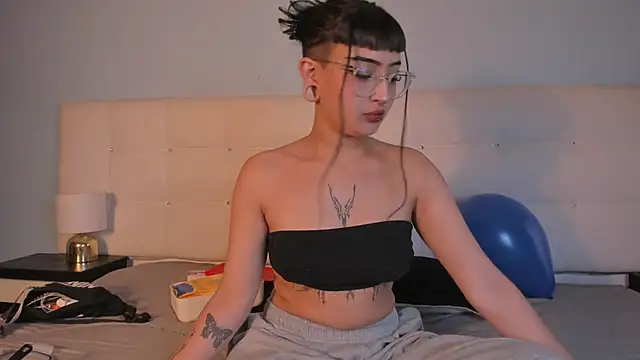 Snapshot of Cintya_Kros chatting on 12/02/24, 08:22 Cintya Kros online show from 12/02/24, 08:22