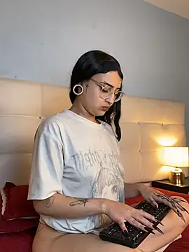 Snapshot of Cintya_Kros chatting on 03/04/25, 07:22 Cintya Kros online show from 03/04/25, 07:22