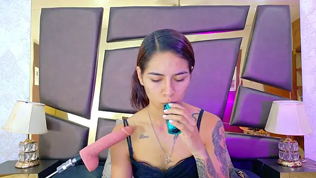 NicoleEsposito online show from 10/25/25, 01:07