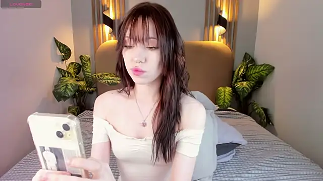 NikkiMiltons online show from 11/18/25, 03:27