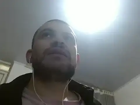 Snapshot of camiloking1720 chatting on 01/12/25, 07:10 camiloking1720 online show from 01/12/25, 07:10