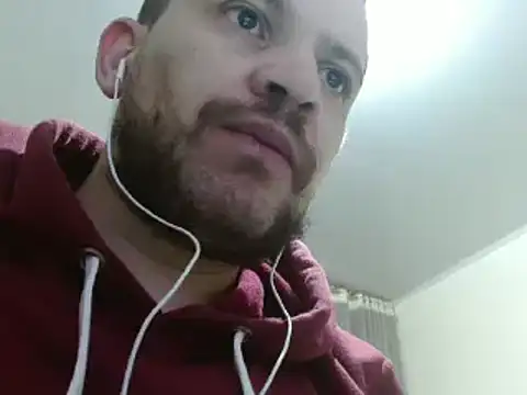 Snapshot of camiloking1720 chatting on 01/18/25, 03:09 camiloking1720 online show from 01/18/25, 03:09