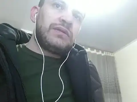 Snapshot of camiloking1720 chatting on 01/19/25, 06:10 camiloking1720 online show from 01/19/25, 06:10