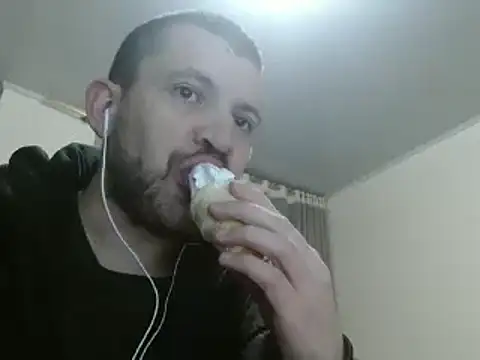 Snapshot of camiloking1720 chatting on 01/20/25, 12:36 camiloking1720 online show from 01/20/25, 12:36