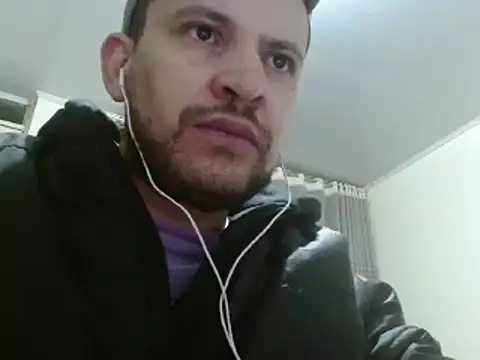 Snapshot of camiloking1720 chatting on 01/31/25, 02:48 camiloking1720 online show from 01/31/25, 02:48