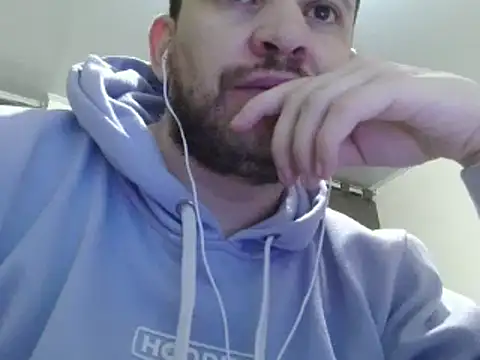 Snapshot of camiloking1720 chatting on 02/03/25, 01:41 camiloking1720 online show from 02/03/25, 01:41