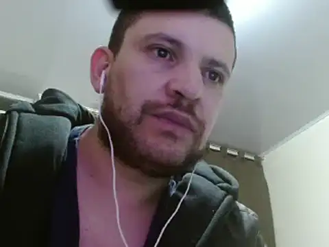 Snapshot of camiloking1720 chatting on 02/04/25, 06:04 camiloking1720 online show from 02/04/25, 06:04
