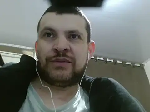 Snapshot of camiloking1720 chatting on 02/05/25, 01:33 camiloking1720 online show from 02/05/25, 01:33