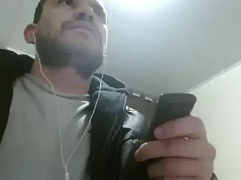 Snapshot of camiloking1720 chatting on 02/05/25, 05:09 camiloking1720 online show from 02/05/25, 05:09