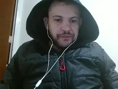 Snapshot of camiloking1720 chatting on 02/13/25, 07:45 camiloking1720 online show from 02/13/25, 07:45