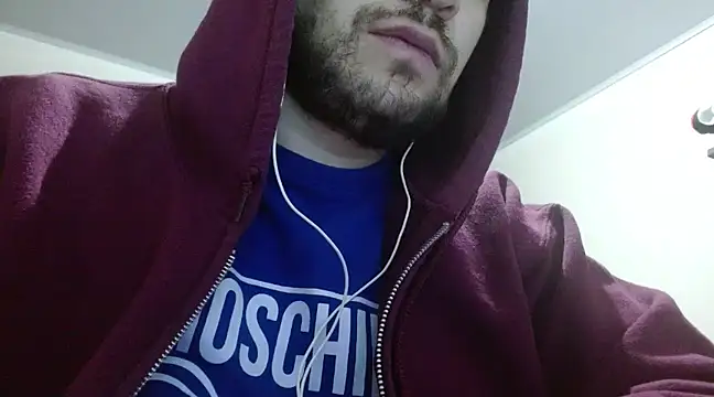 Snapshot of camiloking1720 chatting on 03/10/25, 04:28 camiloking1720 online show from 03/10/25, 04:28