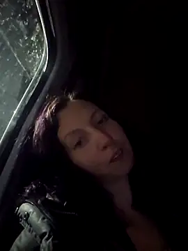 Snapshot of erinSmiles chatting on 11/11/25, 08:47 erinSmiles online show from 11/11/25, 08:47