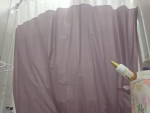 Snapshot of erinSmiles chatting on 11/19/25, 06:35 erinSmiles online show from 11/19/25, 06:35