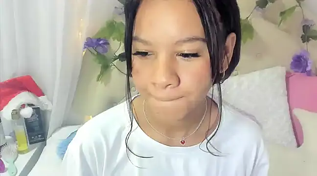 Snapshot of brithany_rousee chatting on 12/24/24, 12:11 brithany rousee online show from 12/24/24, 12:11