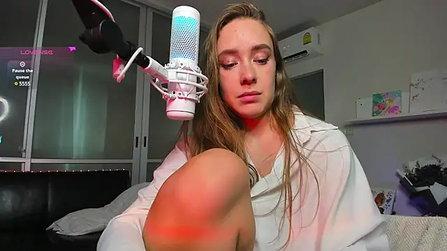 Snapshot of AngelPaull chatting on 12/15/24, 02:52 AngelPaull online show from 12/15/24, 02:52