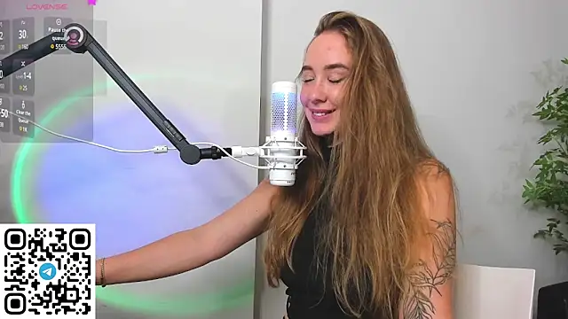 Snapshot of AngelPaull chatting on 02/11/25, 12:38 AngelPaull online show from 02/11/25, 12:38