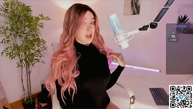 Snapshot of AngelPaull chatting on 10/17/25, 08:11 AngelPaull online show from 10/17/25, 08:11