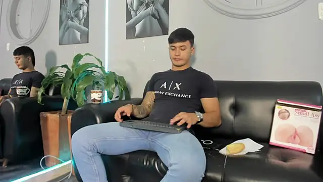Snapshot of Cristopher_strong chatting on 03/07/25, 12:45 Cristopher strong online show from 03/07/25, 12:45