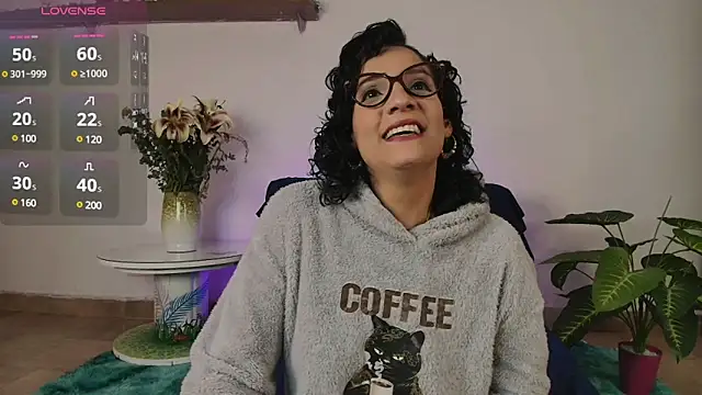 Snapshot of Elliee_ chatting on 01/26/25, 01:15 Elliee online show from 01/26/25, 01:15