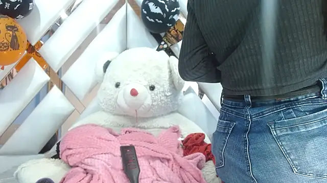 angelina ny online show from 10/28/25, 01:58