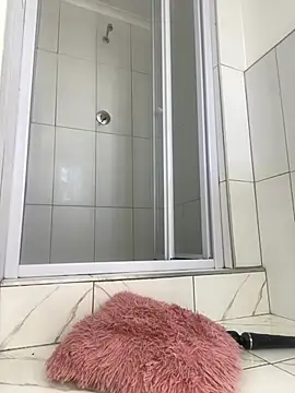 Snapshot of DarkBerry87 chatting on 03/06/25, 02:18 DarkBerry87 online show from 03/06/25, 02:18