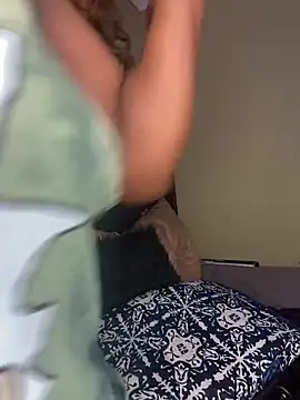 Snapshot of DarkBerry87 chatting on 10/15/25, 12:00 DarkBerry87 online show from 10/15/25, 12:00