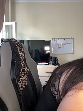 Evelinia online show from 09/17/25, 12:18