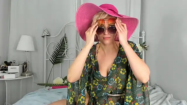 SakuFox online show from 11/10/25, 10:20