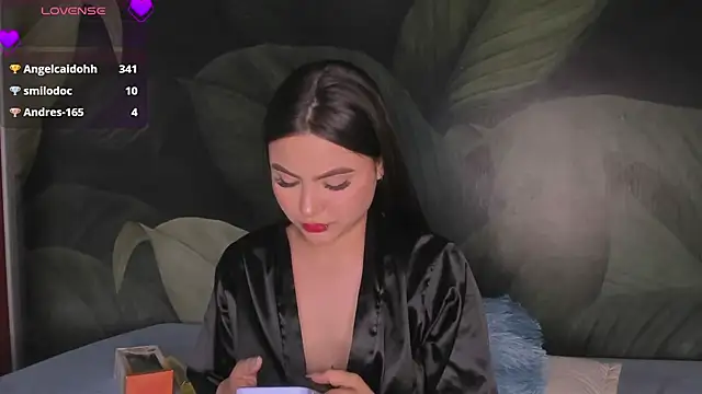 Snapshot of Bella_Manson_ chatting on 02/02/25, 02:17 Bella Manson online show from 02/02/25, 02:17