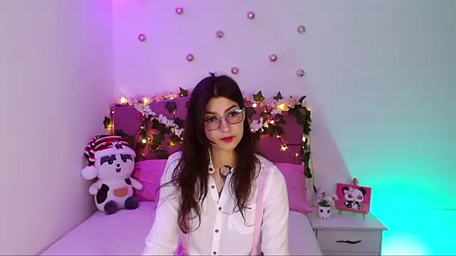 Snapshot of cami_mila9 chatting on 12/04/24, 01:25 cami mila9 online show from 12/04/24, 01:25