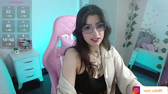 Snapshot of cami_mila9 chatting on 01/08/25, 04:02 cami mila9 online show from 01/08/25, 04:02