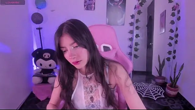 Snapshot of cami_mila9 chatting on 10/06/25, 11:02 cami mila9 online show from 10/06/25, 11:02