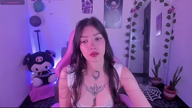 Snapshot of cami_mila9 chatting on 10/14/25, 10:32 cami mila9 online show from 10/14/25, 10:32