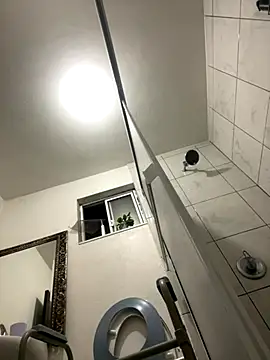 Snapshot of kevinsito1 chatting on 09/18/25, 02:35 kevinsito1 online show from 09/18/25, 02:35