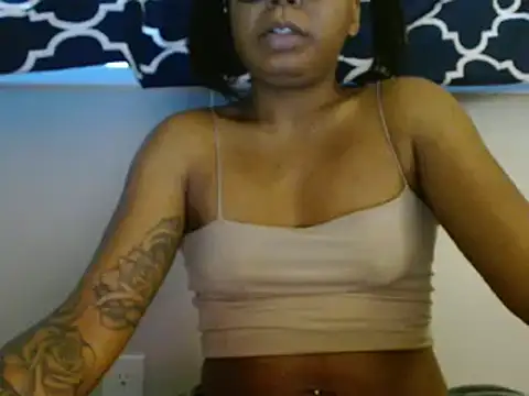 Snapshot of YaraBrynnn chatting on 01/08/25, 10:06 YaraBrynnn online show from 01/08/25, 10:06