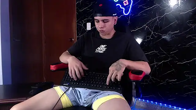 Snapshot of maty_hardx chatting on 01/04/25, 03:17 maty hardx online show from 01/04/25, 03:17