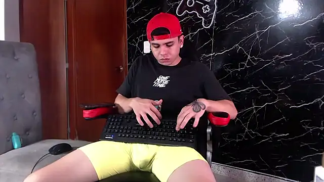 Snapshot of maty_hardx chatting on 03/11/25, 01:45 maty hardx online show from 03/11/25, 01:45