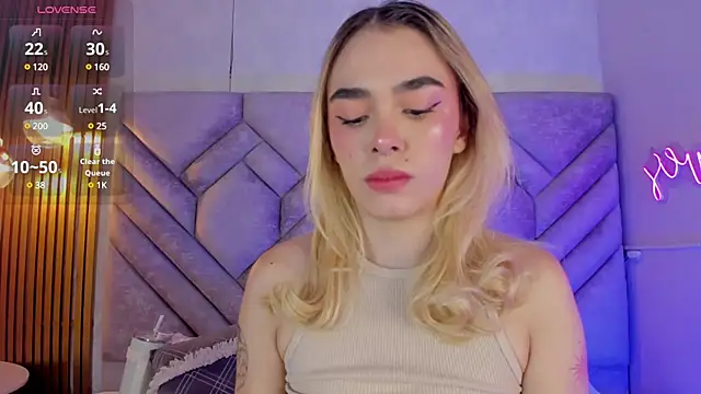 Lucy Vega online show from 12/20/24, 11:54