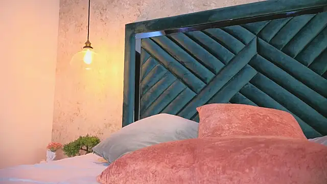 Lucy Vega online show from 09/25/25, 05:00