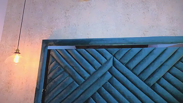 Lucy Vega online show from 10/02/25, 03:46