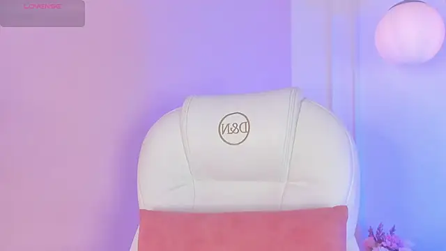 Lucy Vega online show from 11/10/25, 04:55