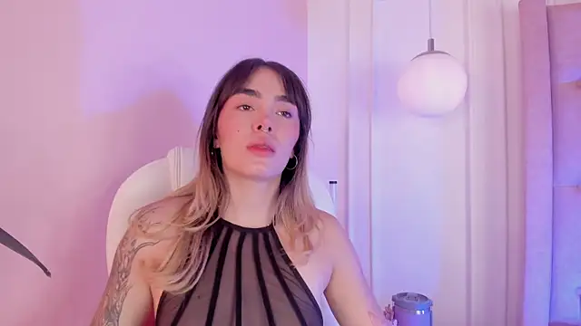 Lucy Vega online show from 11/19/25, 04:45