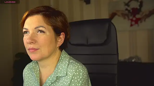 Snapshot of Katherine_Fox chatting on 12/22/24, 02:38 Katherine Fox online show from 12/22/24, 02:38