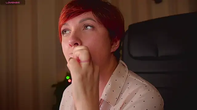 Snapshot of Katherine_Fox chatting on 02/13/25, 08:45 Katherine Fox online show from 02/13/25, 08:45