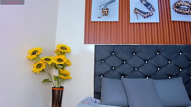 Snapshot of Zoe_pss chatting on 10/28/25, 08:22 Zoe pss online show from 10/28/25, 08:22