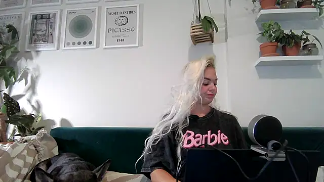 Snapshot of badblondebunny chatting on 02/22/25, 12:05 badblondebunny online show from 02/22/25, 12:05