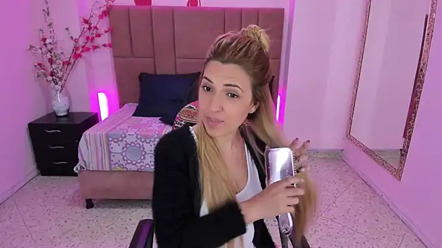 EvaaLovia1 online show from 03/11/25, 01:45