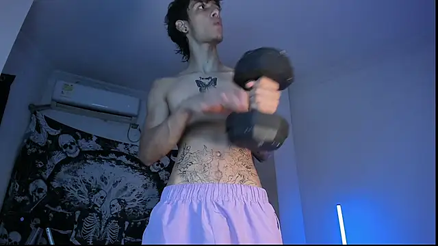 Snapshot of Snakebutterfly chatting on 11/28/25, 04:48 Snakebutterfly online show from 11/28/25, 04:48